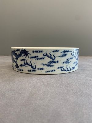 A Chinese blue and white 'dragon and phoenix' brush washer, Yongzheng mark, 19th C. — photo 3