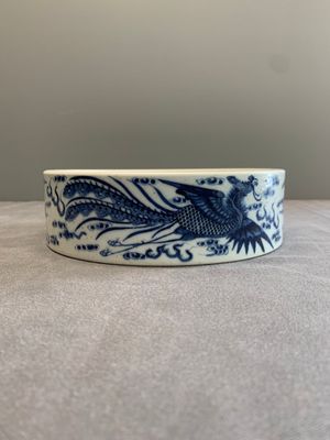 A Chinese blue and white 'dragon and phoenix' brush washer, Yongzheng mark, 19th C. — photo 5