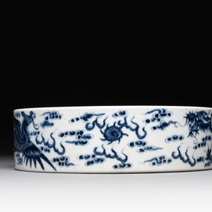 A Chinese blue and white 'dragon and phoenix' brush washer, Yongzheng mark, 19th C. — photo 5