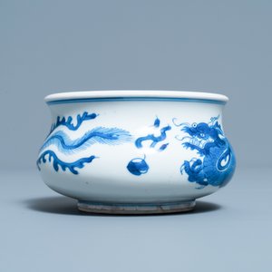 A Chinese blue and white 'dragon and phoenix' censer, Kangxi — 照片 5