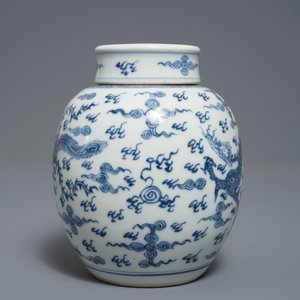 A Chinese blue and white 'dragon and phoenix' jar and cover, Kangxi/Yongzheng — photo 4