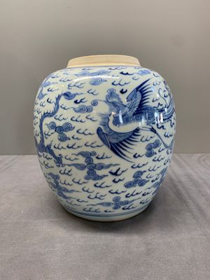 A Chinese blue and white 'dragon and phoenix' jar, Yongzheng — photo 1