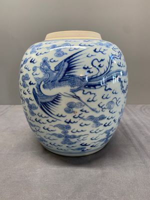 A Chinese blue and white 'dragon and phoenix' jar, Yongzheng — photo 4