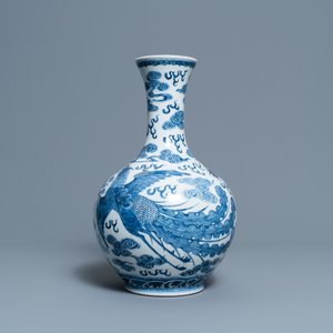 A Chinese blue and white 'dragon and phoenix' vase, Qianlong mark, 19/20th C. — photo 4