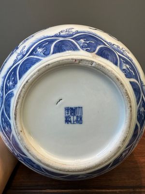 A Chinese blue and white 'dragon' bottle vase, Yongzheng mark, 19th C. — 照片 12