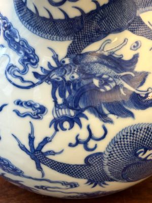 A Chinese blue and white 'dragon' bottle vase, Yongzheng mark, 19th C. — 照片 6