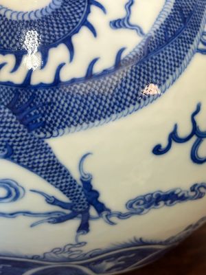 A Chinese blue and white 'dragon' bottle vase, Yongzheng mark, 19th C. — 照片 7