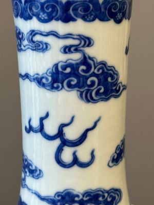 A Chinese blue and white 'dragon' bottle vase, Yongzheng mark, 19th C. — 照片 8