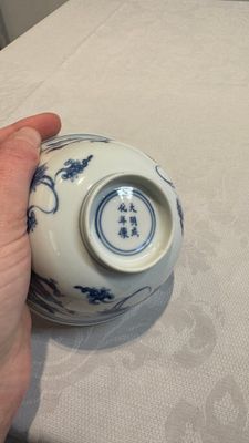 A Chinese blue and white 'dragon' bowl, Chenghua mark, Kangxi/Yongzheng — photo 11