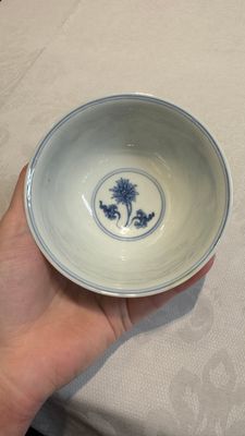 A Chinese blue and white 'dragon' bowl, Chenghua mark, Kangxi/Yongzheng — photo 8
