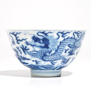 A Chinese blue and white dragon bowl, Daoguang mark, 19/20th C. — photo 1