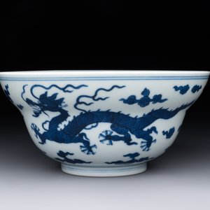 A Chinese blue and white 'dragon' bowl, Daoguang mark and of the period — 照片 2