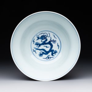 A Chinese blue and white 'dragon' bowl, Daoguang mark and of the period — 照片 6