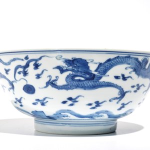 A Chinese blue and white dragon bowl, Kangxi — photo 4
