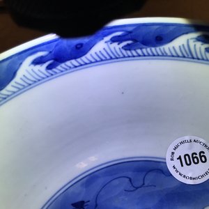A Chinese blue and white dragon bowl, Kangxi — photo 7