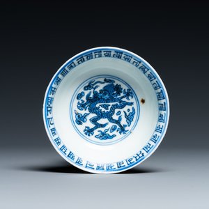 A Chinese blue and white 'dragon' bowl with lanca-characters, Wanli mark and of the period — 照片 1