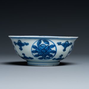 A Chinese blue and white 'dragon' bowl with lanca-characters, Wanli mark and of the period — 照片 5