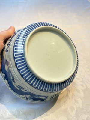 A Chinese blue and white 'Dragon' bowl, Xuande mark, 19th C. — photo 13