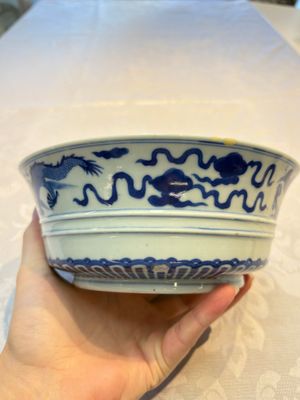 A Chinese blue and white 'Dragon' bowl, Xuande mark, 19th C. — photo 4