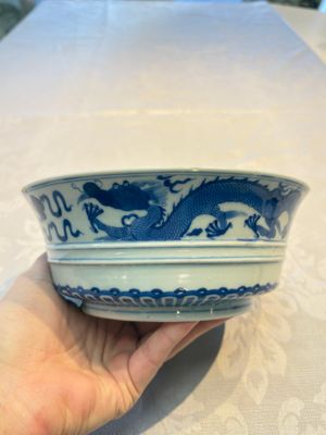 A Chinese blue and white 'Dragon' bowl, Xuande mark, 19th C. — photo 6