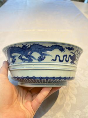A Chinese blue and white 'Dragon' bowl, Xuande mark, 19th C. — photo 8