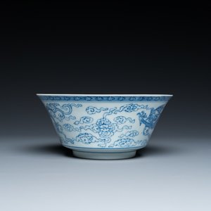 A Chinese blue and white 'dragon' bowl, Yongzheng mark, 19/20th C. — 照片 3