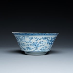 A Chinese blue and white 'dragon' bowl, Yongzheng mark, 19/20th C. — 照片 5