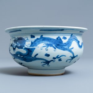 A Chinese blue and white 'dragon' censer, Kangxi — photo 5