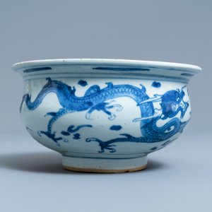 A Chinese blue and white 'dragon' censer, Kangxi — photo 3