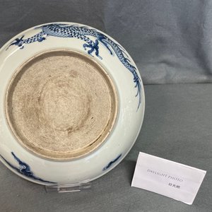 A Chinese blue and white 'dragon' charger, Yongzheng — photo 5