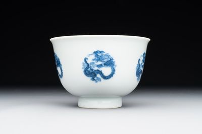 A Chinese blue and white 'dragon' cup, Kangxi mark, 19/20th C.