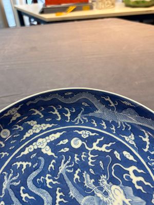 A Chinese blue and white 'dragon' dish, Daoguang mark and period — 照片 12