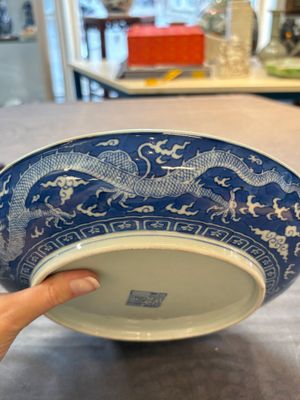 A Chinese blue and white 'dragon' dish, Daoguang mark and period — 照片 17