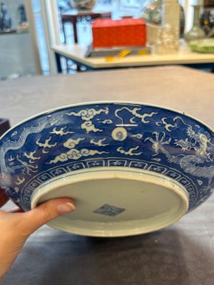 A Chinese blue and white 'dragon' dish, Daoguang mark and period — 照片 18