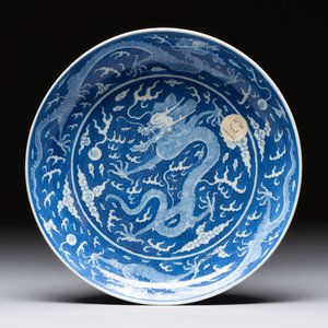 A Chinese blue and white 'dragon' dish, Daoguang mark and period — 照片 2