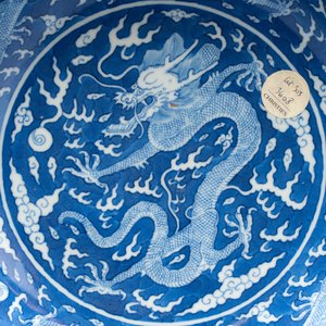 A Chinese blue and white 'dragon' dish, Daoguang mark and period — 照片 3