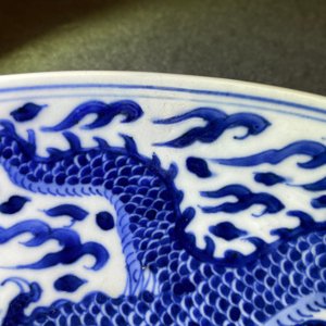 A Chinese blue and white 'dragon' dish, Kangxi mark and of the period — photo 3