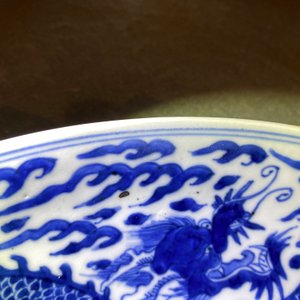 A Chinese blue and white 'dragon' dish, Kangxi mark and of the period — photo 7