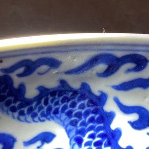A Chinese blue and white 'dragon' dish, Kangxi mark and of the period — photo 9