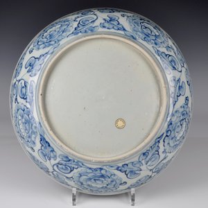A Chinese blue and white dragon dish, Ming — 照片 4