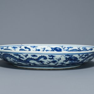 A Chinese blue and white 'dragon' dish, Qianlong mark, 19th C. — photo 3