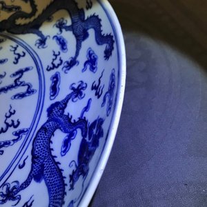 A Chinese blue and white 'dragon' dish, Qianlong mark, 19th C. — photo 9