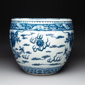 A Chinese blue and white 'dragon' fish bowl, 19th C. — photo 5