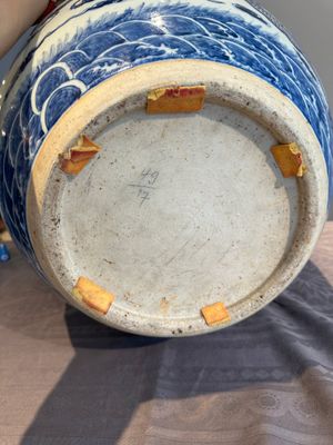 A Chinese blue and white 'dragon' fish bowl, 19th C. — photo 14