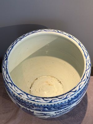 A Chinese blue and white 'dragon' fish bowl, 19th C. — photo 5