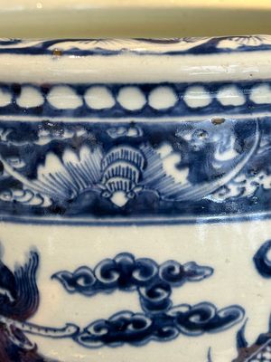 A Chinese blue and white 'dragon' fish bowl, 19th C. — photo 6
