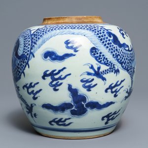 A Chinese blue and white 'dragon' jar, Kangxi — 照片 2