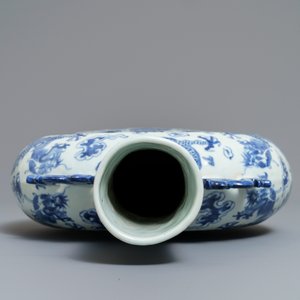 A Chinese blue and white 'dragon' moonflask, 19th C. — 照片 5