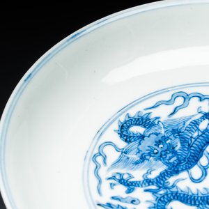 A Chinese blue and white 'Dragon' plate — photo 6