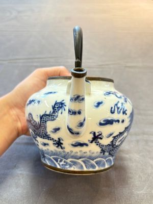 A Chinese blue and white 'dragon' teapot for the Thai market, 19th C. — 照片 5